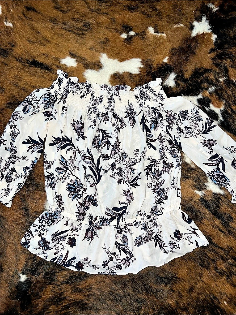 Shoulder blouse